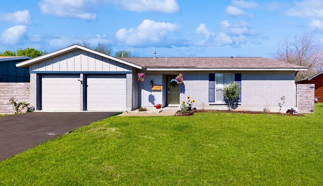 Dog-friendly, single-story home with great yard & ideal location near Dell