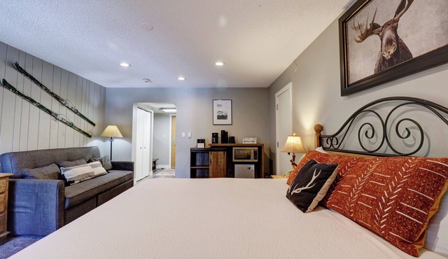 Dog Friendly Ski in/out Location at Copper! CM321H