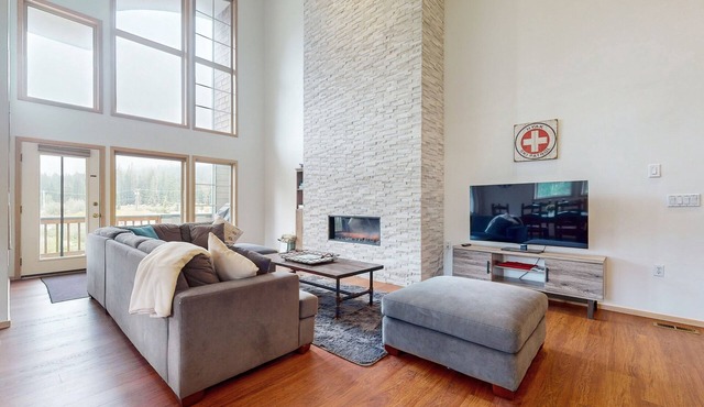 Dog-friendly ski view house with deck and gas grill, dedicated workspace, & W/D