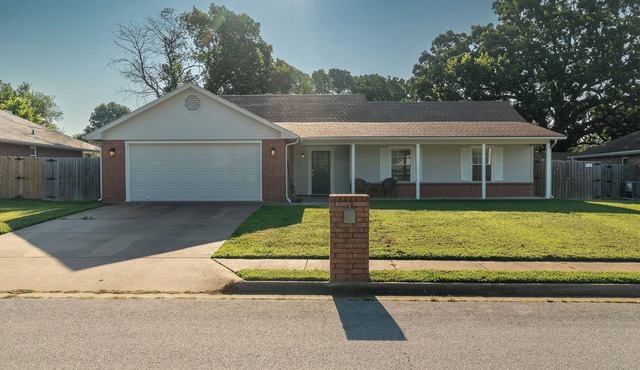 Dog Friendly+Sleeps 6+KING+Close to Bike Trail