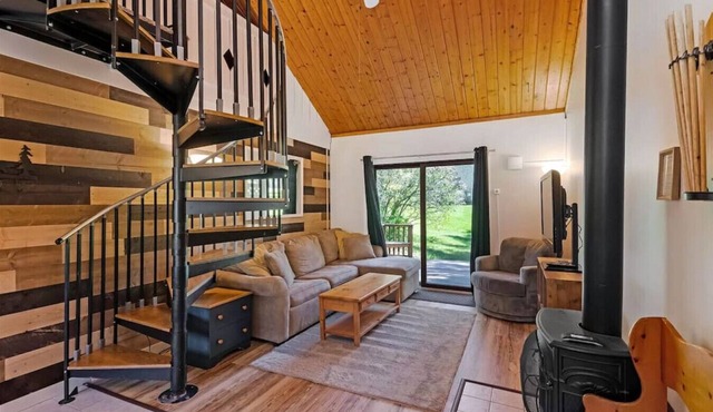 Dog Friendly Smugglers` Notch Relaxing Mountainside Retreat