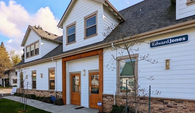 Dog-Friendly, Sophisticated and Chic Room Designer Suite!