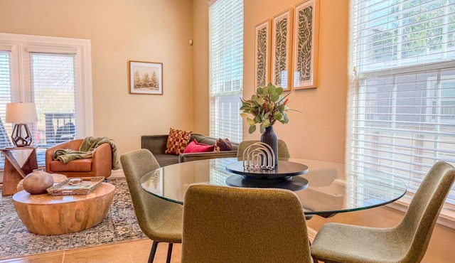 Dog-Friendly South Austin w/Private Yard!