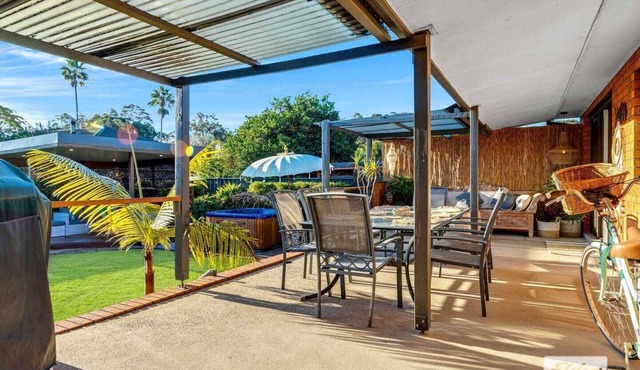 Dog Friendly, Spa and Beaches- Surfside Family Home