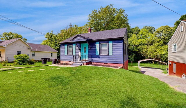 Dog-friendly spacious home near lake & town with fireplace & private backyard