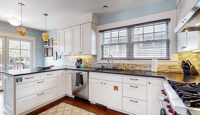 Dog-friendly spacious retreat with patio, backyard oasis, & W/D - walkable location