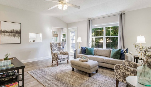 Dog-Friendly stay less than 10 mins from UWF