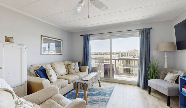 Dog-friendly stay near the ocean with private balcony, washer/dryer, & AC