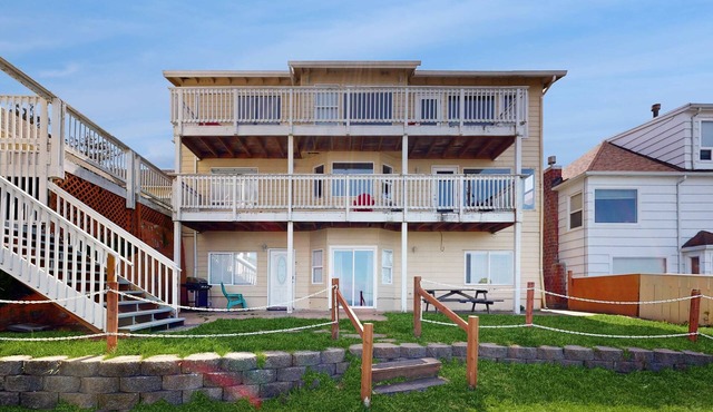 Dog-Friendly Studio Condo with Ocean Views, WiFi, Close to Everything