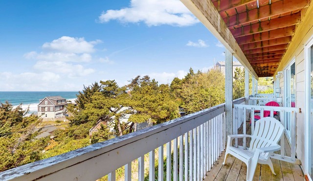 Dog Friendly Studio with Ocean Views and Free WiFi Close to Beach Access
