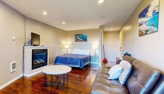 Dog Friendly Studio with Private Balcony Miles of Beach just Steps Away