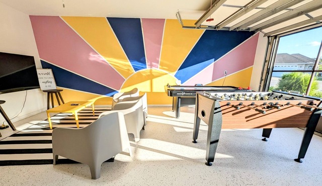 Dog friendly summer escape: Waterfront, Game Room, Hot Tub