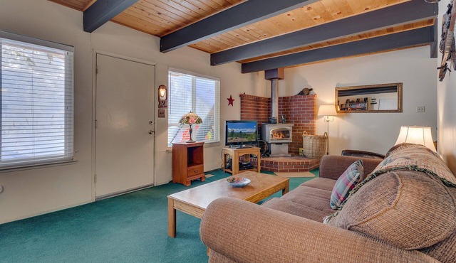 Dog-friendly Three Bedroom Cabin in Tahoe City