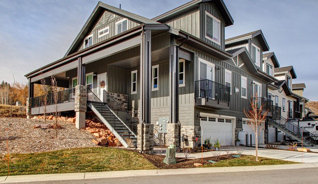 Dog-Friendly Townhome w/WiFi, Private Hot Tub, AC, Gas Fireplace, Balcony, Grill