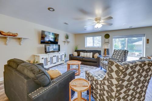 Dog-Friendly Twin Lake Rental 1 Mi to Lake Access