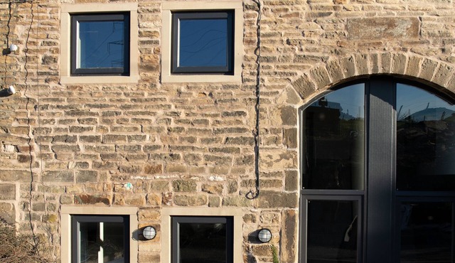 Dog Friendly Unique barn conversion in Saddleworth