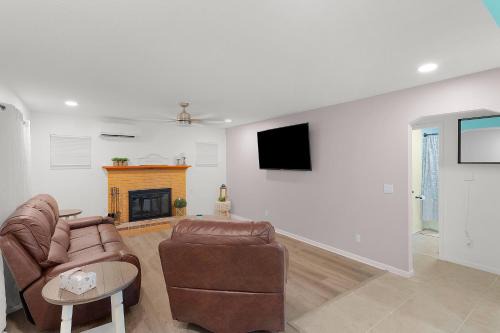 Dog-Friendly! Updated Cottage with Washer and Dryer