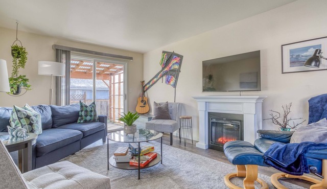 Dog Friendly, Updated Home with Hot Tub in Quiet Area Near Nehalem Bay and Manza