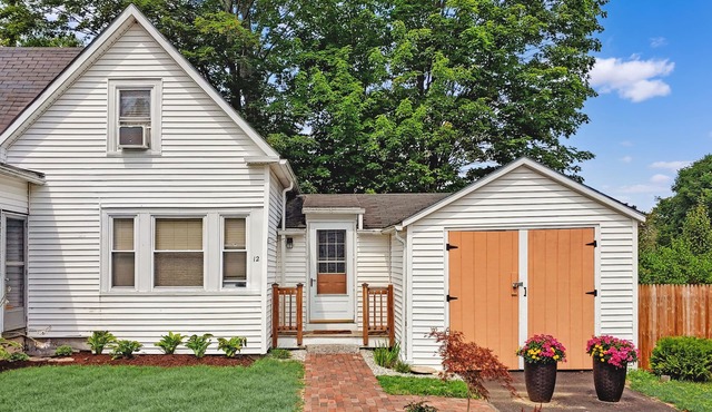 Dog Friendly, Relaxing Cottage Stay Steps Away from The Beach