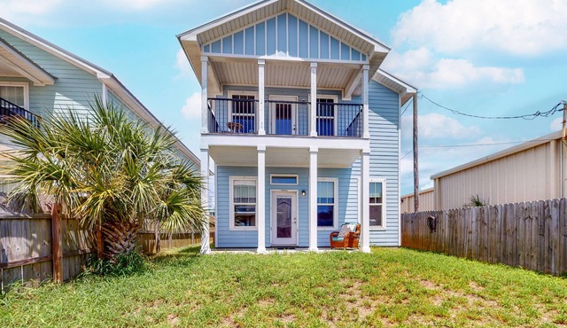 Dog-friendly beach house with balcony, fenced yard, & AC - walk to beach