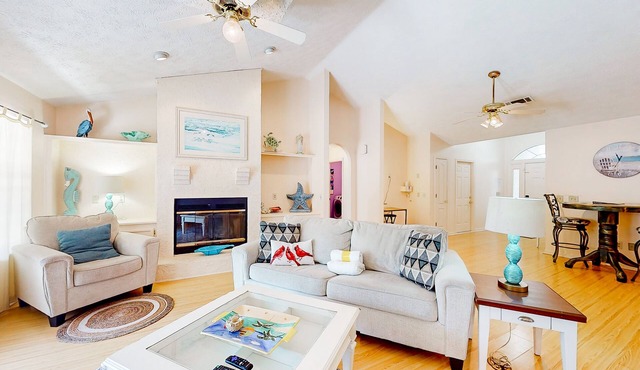 Dog-friendly vibrant home with jetted tub - 2 miles to beach