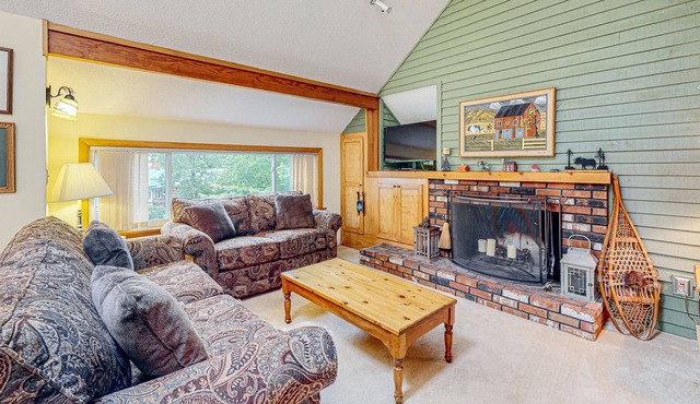 Dog-friendly home with mountain views - walk to trolley & Town Square