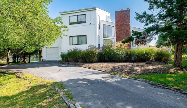 Dog-friendly modern home with private pool and tennis court, grill, W/D, & AC