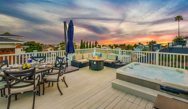Dog-friendly vacation retreat w/private hot tub, central AC, WiFi, firepit, deck