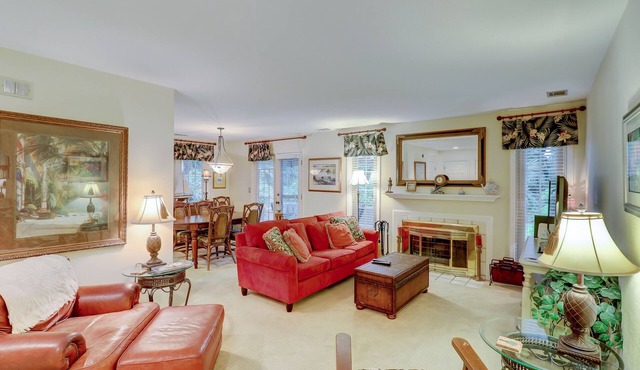 Dog-Friendly Villa with Pool, Tennis, Patio, Full Kitchen & Beach Nearby