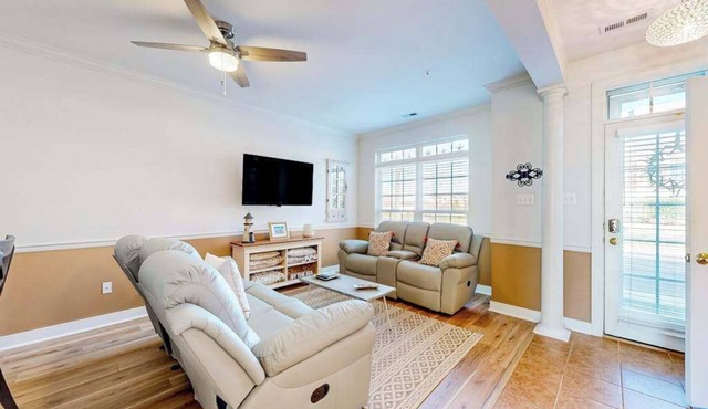 Dog-friendly Villages of Five Points townhouse with pool, tennis, gym, grill