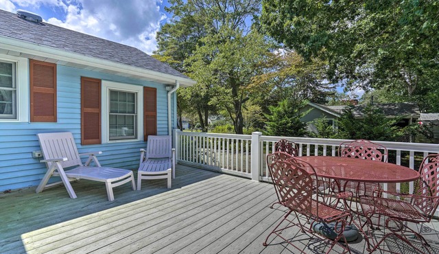 Dog-Friendly Waretown Home w/Furnished Deck!