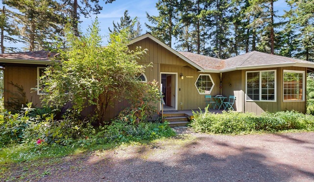 Dog-friendly waterfront home with furnished deck, patio & beach access