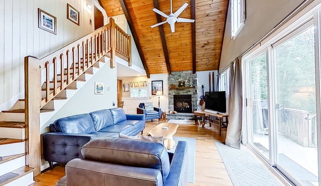 Dog-friendly waterfront home on the Saco River with a sandy beach