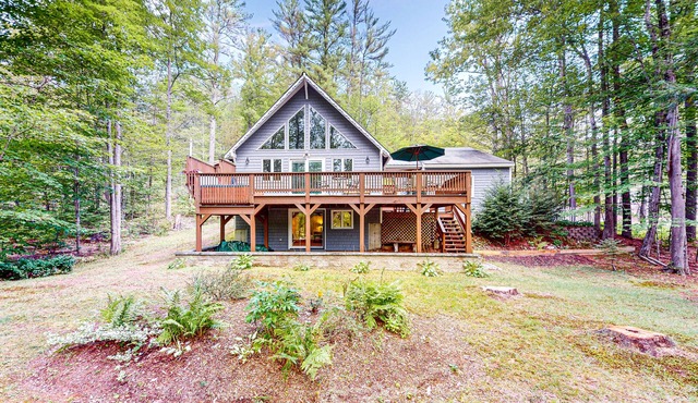 Dog-friendly, waterfront home on the Saco River