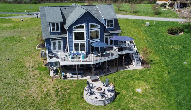 Dog friendly waterfront home restaurant boat rentals arcade putt putt ice cream