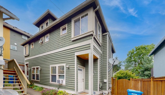 Dog-friendly Westside Escape with fireplace, W/D, fenced yard - 3 miles to beach