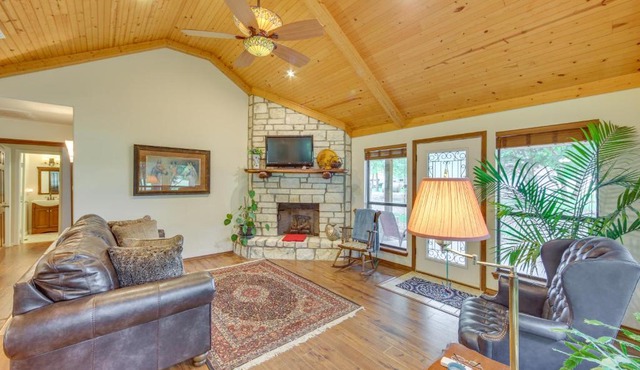 Dog-Friendly Wills Point Home with Grill on 10 Acres