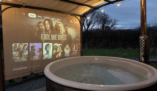 Dog-Friendly Winter Glamping Pod With Hot Tub