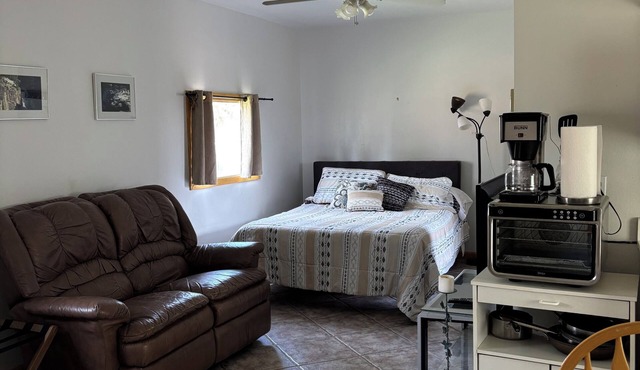 Dog friendly with fenced in back yard Peaceful cabin with AC in charming Worland