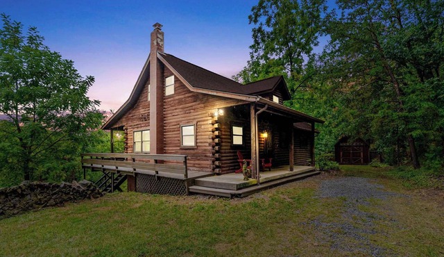 Dog Friendly with Fire Pit and Yard by the River
