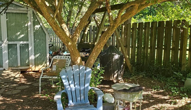 Dog/kid friendly house with fenced-in yard minutes from major attractions