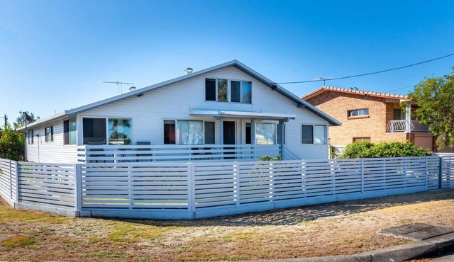 Dog Lovers Retreat - Beachmere