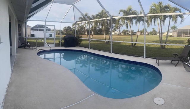 Dog OK, full refund*, pool heat, sleeps 6