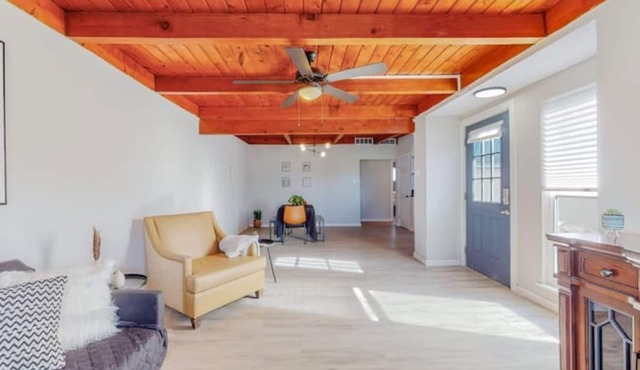 ⟫ Dog Run & Courtyard 2 Bedroom Apt w/King Bed W&D