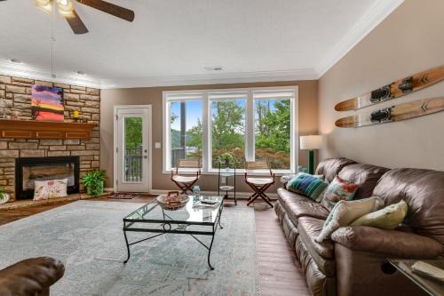 Dog Welcome Condo Sleeps 6 Lake Views Dock Access