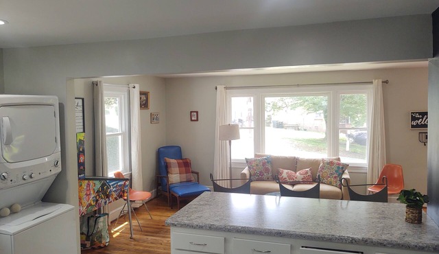 Doggone fun 3 bdr Home at UVA with a Free Breakfast!