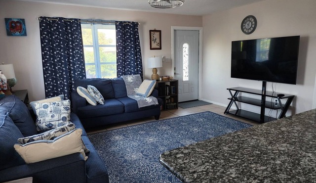 Dogs and cats friendly renovated duplex 5 min drive from the beach