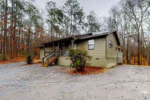 Dogs Welcome! Big Oak Hideaway Near Lake Martin