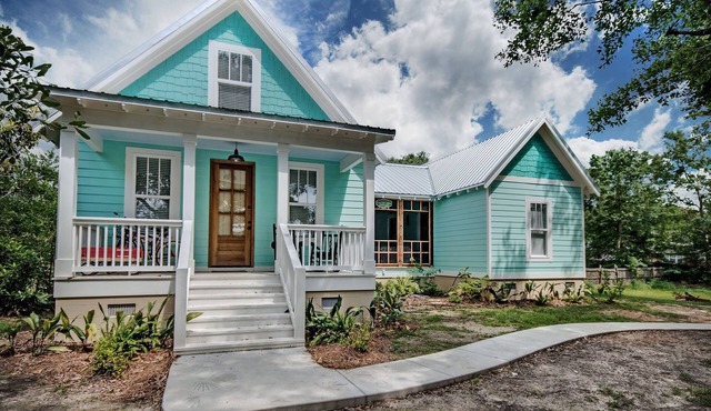 Dogtrot Cottage Near Downtown, Shearwater Pottery, and East Beach