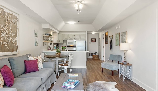 Dogwood at Jubilee Suites Bed & Breakfast. 1K/1Q/2B.